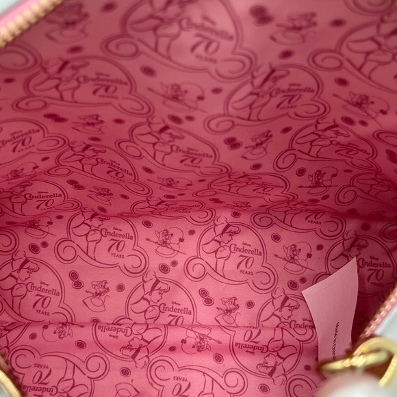 Loungefly Disney Cinderella Pearl Handbag 70th Anniversary  BoxLunch - Picture 7 of 11
